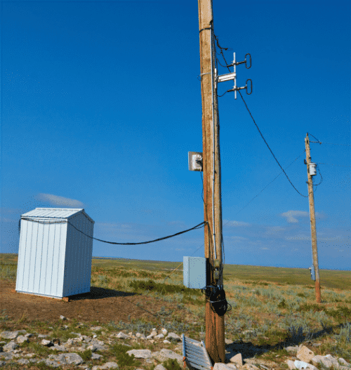 ANT450D3 mounted on a pole near the eastern border of Wyoming